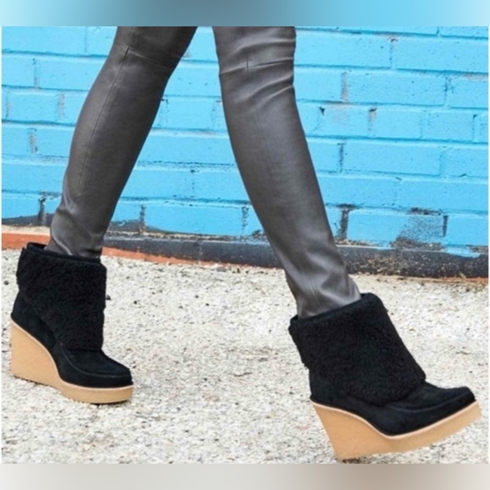 NWOT UGG Coldin Black Suede Wedge Boots with Tan Sole & Sherpa Collar. Size 10. - Picture 11 of 11